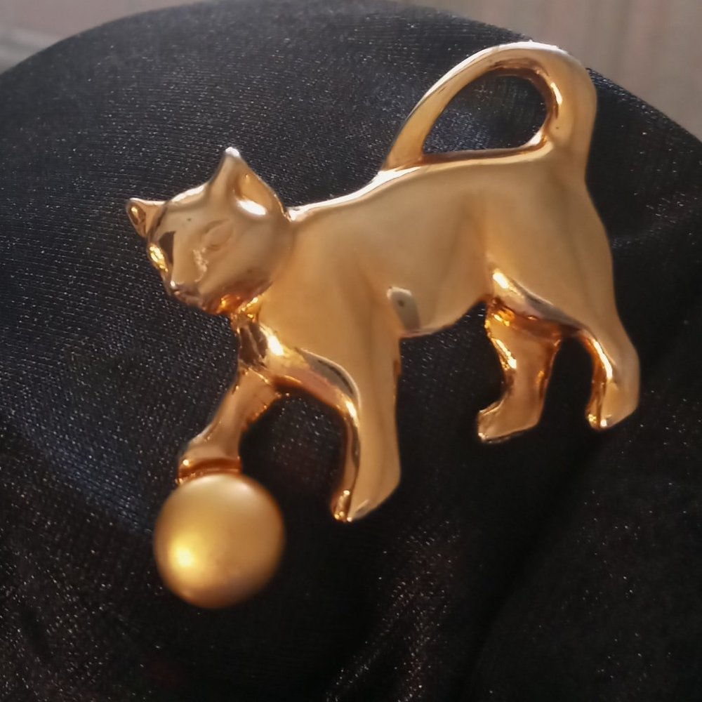 Gold Finish Kitty Brooch